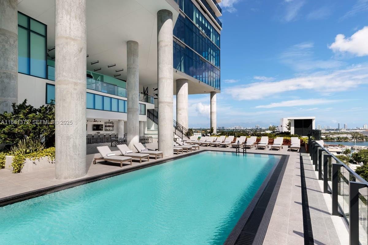 398 NE 5th Street 3810, Miami, FL 33132 photo 21