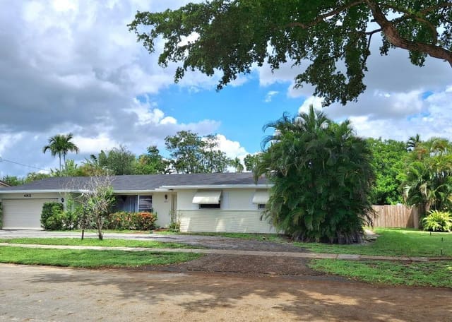 4911 Jackson Street, Hollywood, FL 33021
