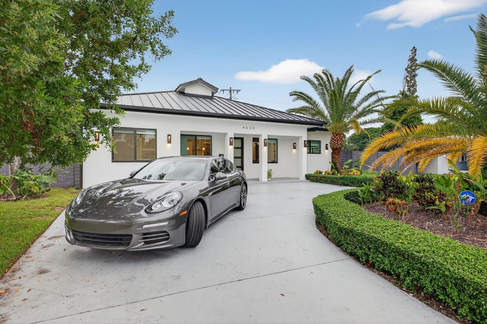 4620 NE 4th Avenue, Oakland Park, FL 33334