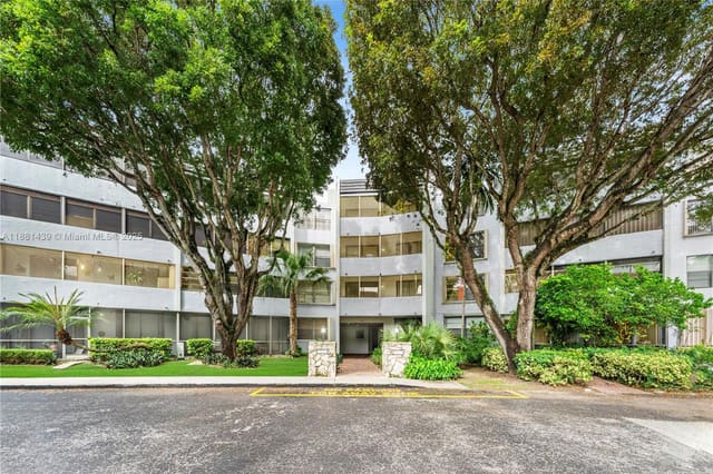 10852 N Kendall Drive 203, sold in Kendall Gate Condo, Miami, FL