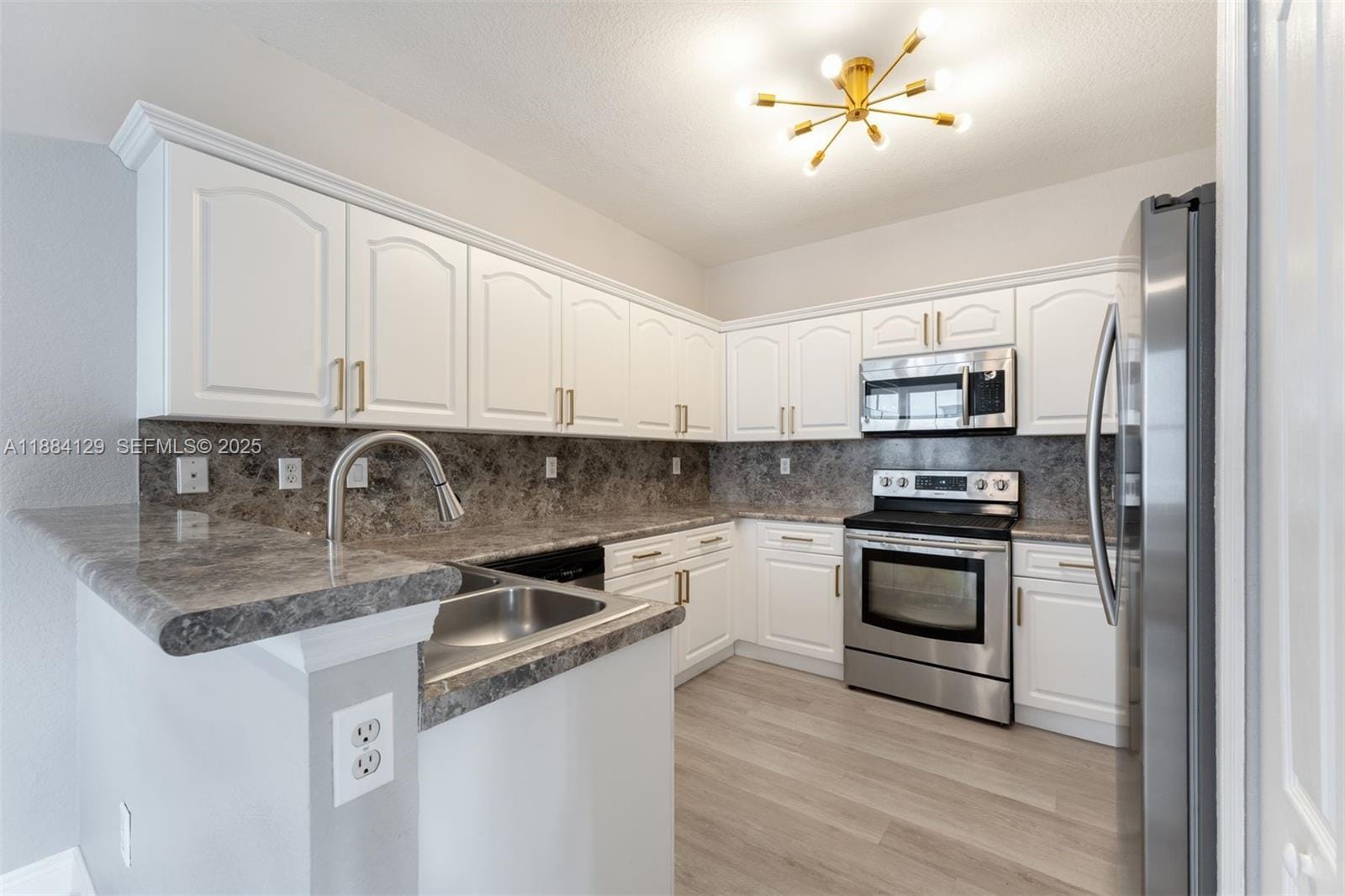 4381 SW 160th Avenue 208 — photo 6