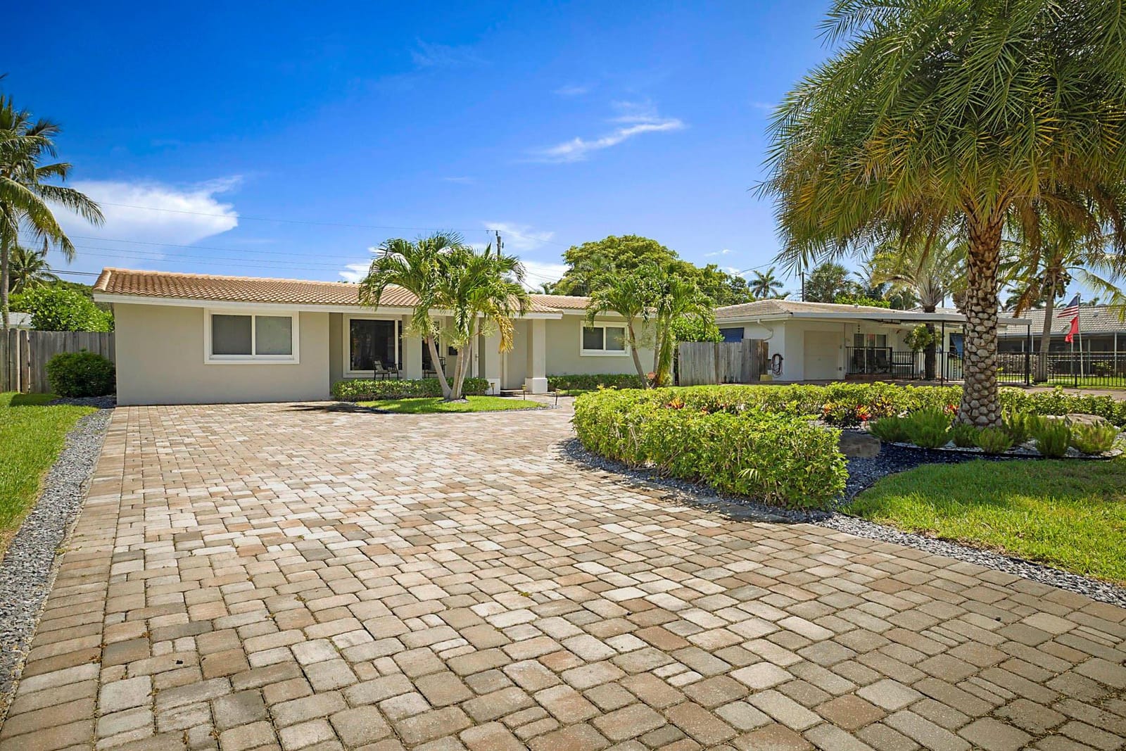 2445 SE 7th Street, Pompano Beach, FL 33062