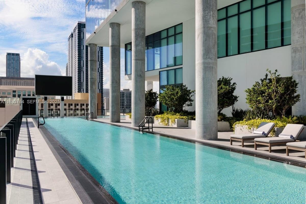 398 NE 5th Street 2410, Miami, FL 33132 photo 18