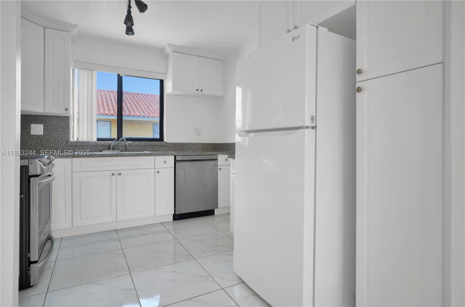 2740 W 61st Street 204, Hialeah, FL 33016 photo 8