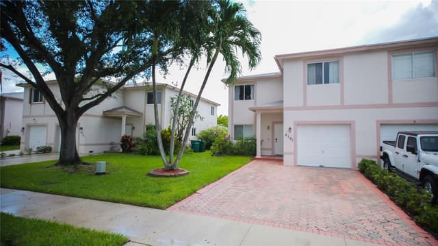 6191 NW 2nd Street 6191, sold in The Island, Palm Beach Gardens, FL