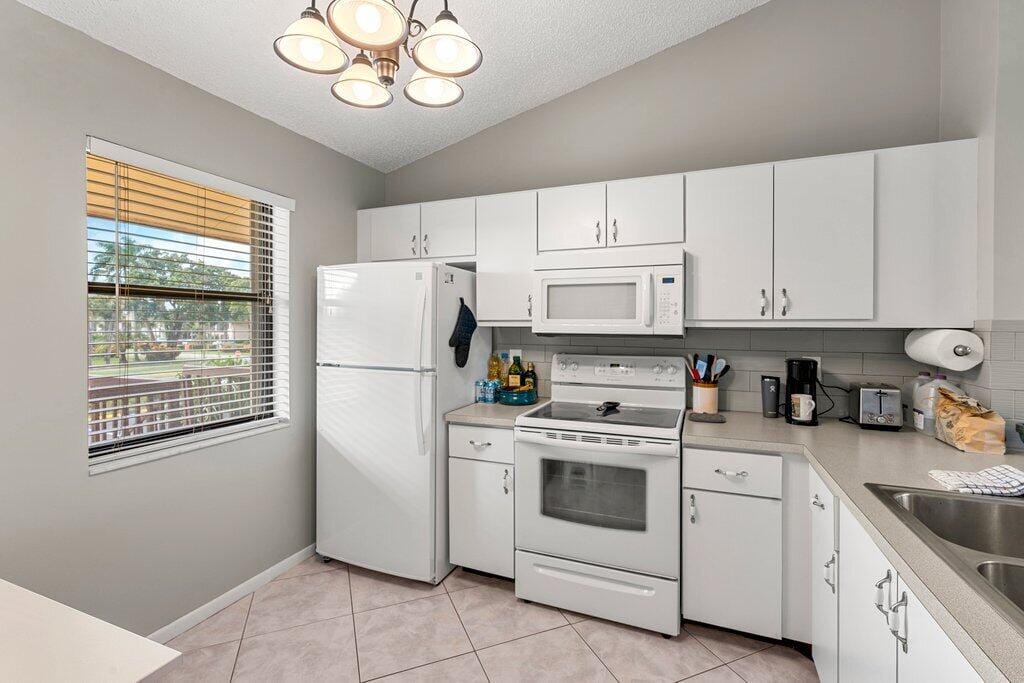 4654 Lucerne Lakes Boulevard 206, Lake Worth, FL 33467 photo 2