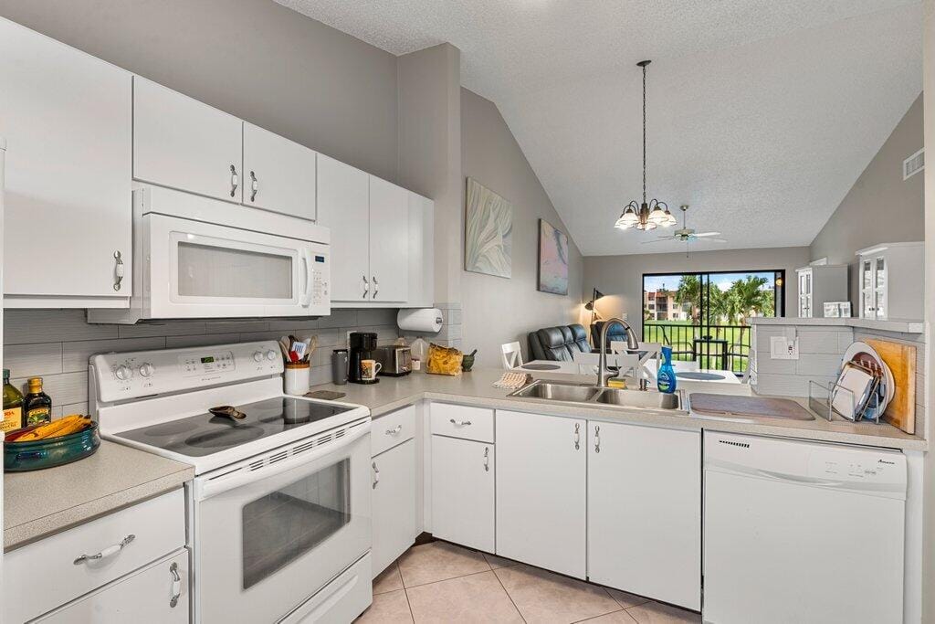 4654 Lucerne Lakes Boulevard 206, Lake Worth, FL 33467 photo 3