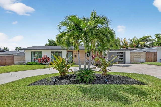 906 SE 13th Court, Deerfield Beach, FL 33441