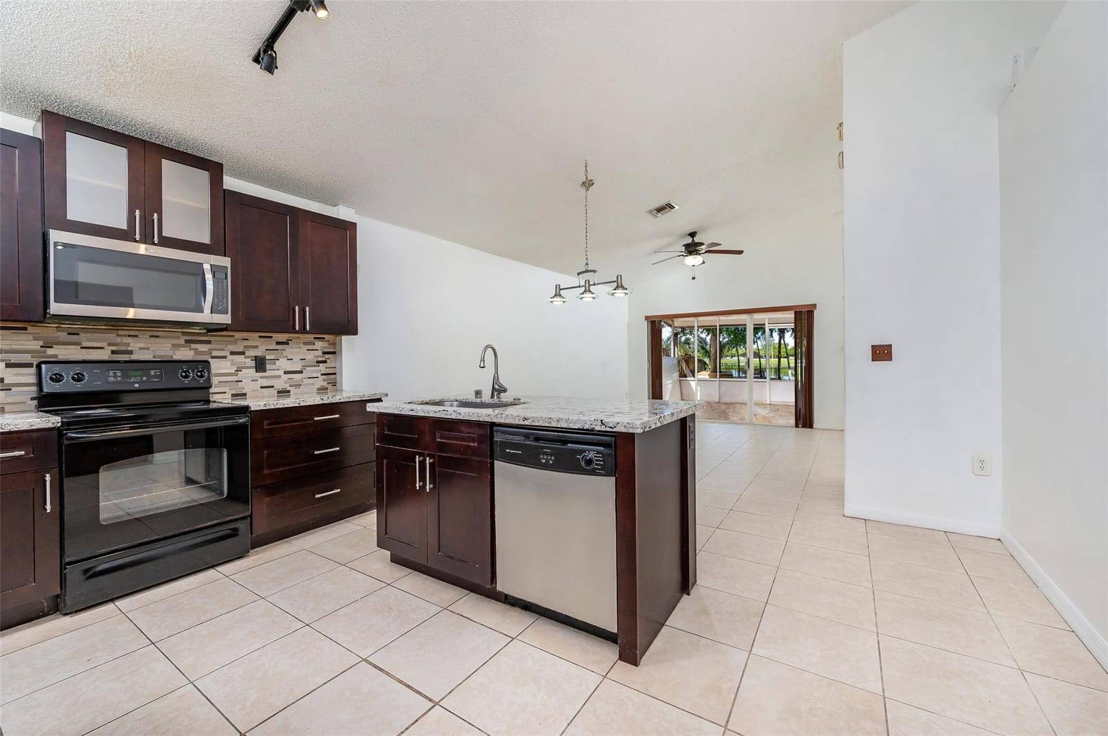 205 SW 159th Way — photo 7