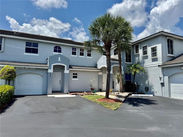 4850 Grapevine Way, Davie, FL 33331