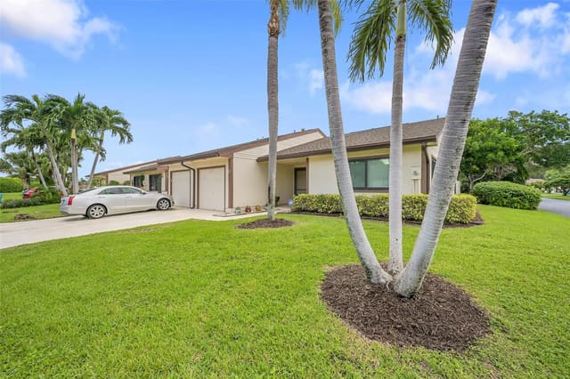 8 Camden Lane, Boynton Beach, FL 33426