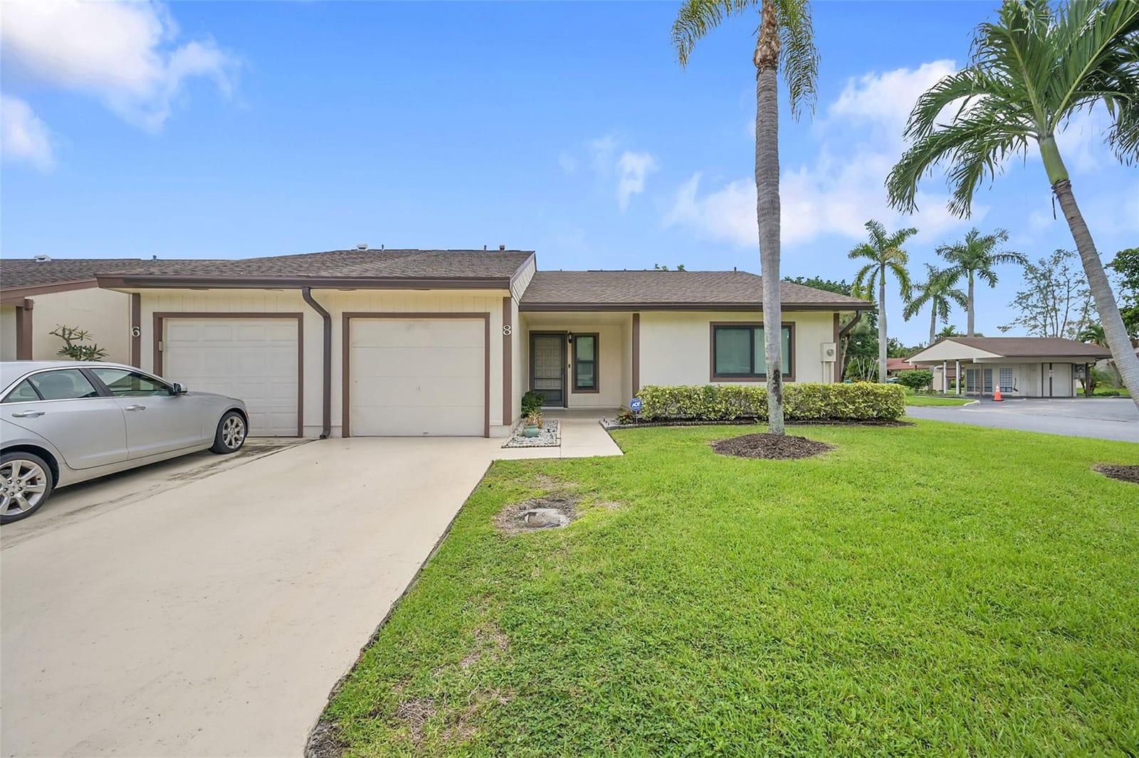 8 Camden Lane, Boynton Beach, FL 33426 photo 2