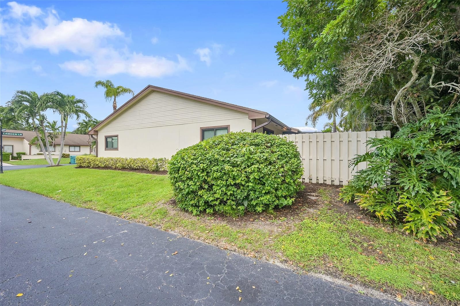 8 Camden Lane, Boynton Beach, FL 33426 photo 4