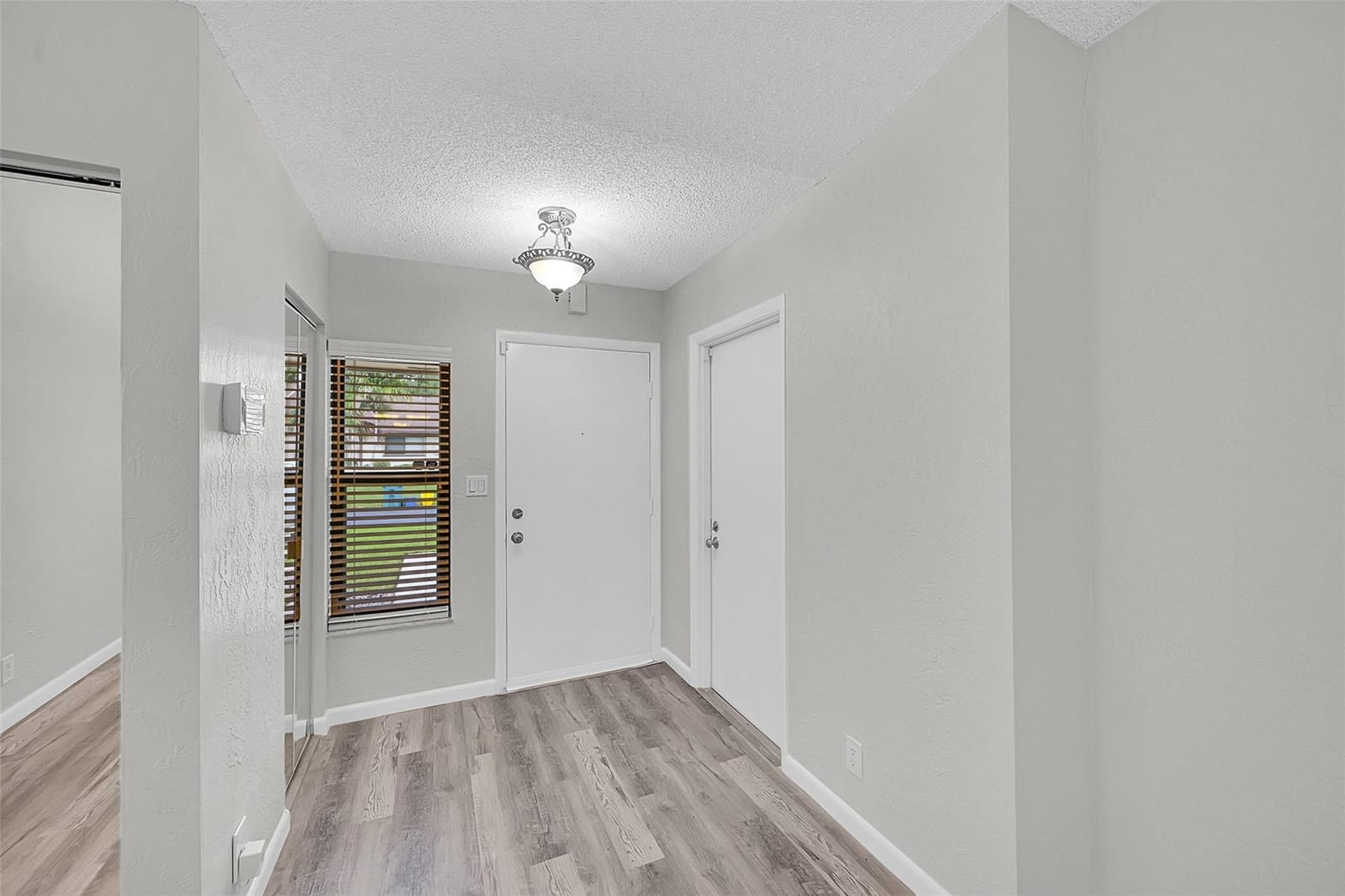 8 Camden Lane, Boynton Beach, FL 33426 photo 6