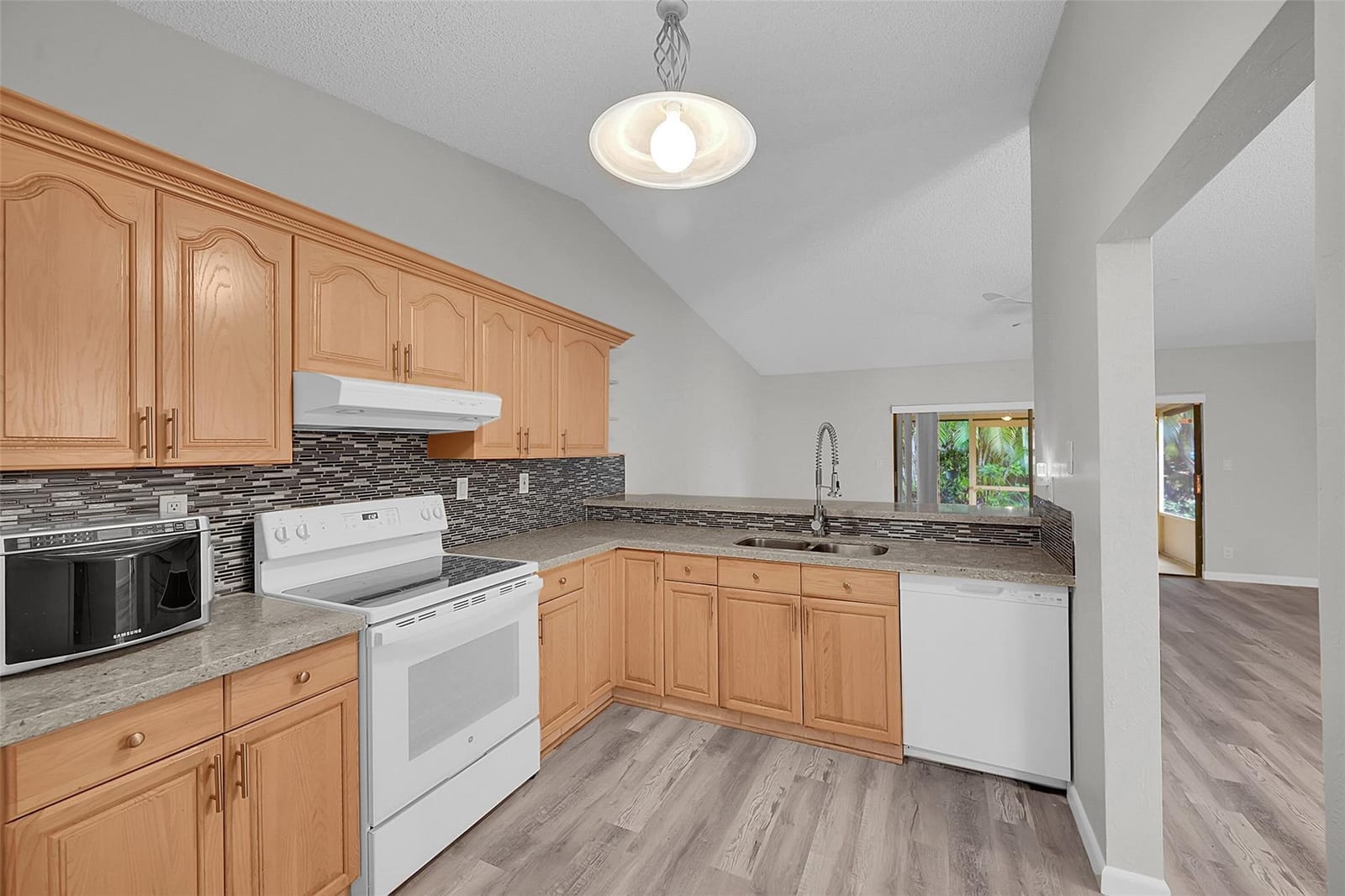 8 Camden Lane, Boynton Beach, FL 33426 photo 10