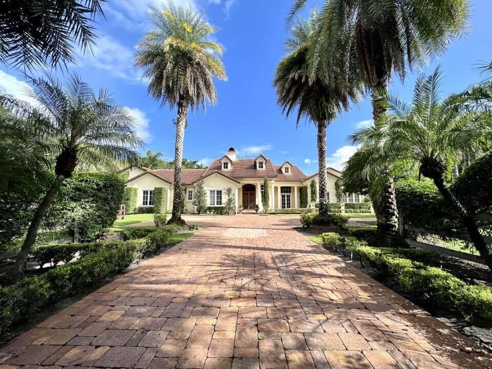 2057 Appaloosa Trail, Wellington, FL 33414
