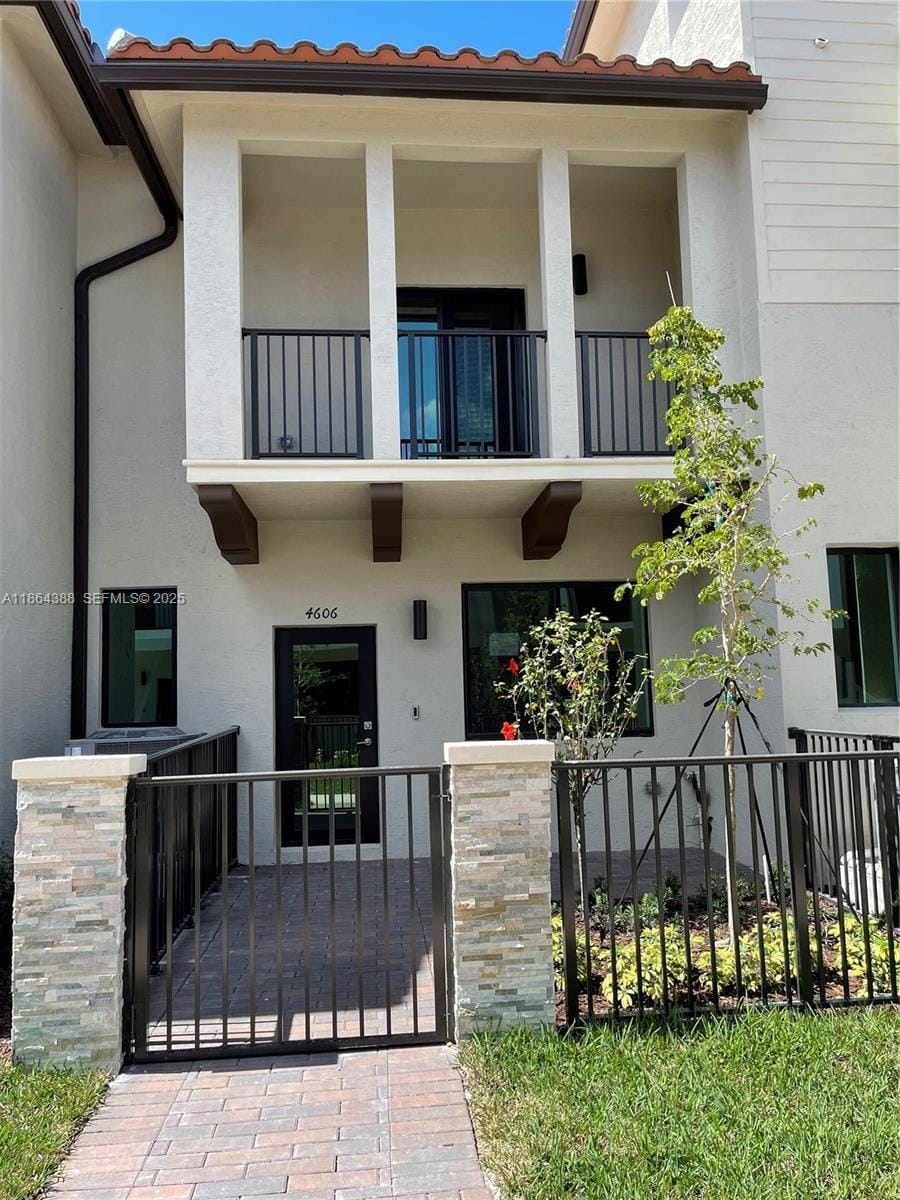 4606 NW 83rd Path, Doral, FL 33166