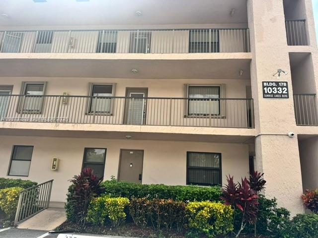 10332 Sunrise Lakes Boulevard 106, Sunrise, FL 33322, Sunrise