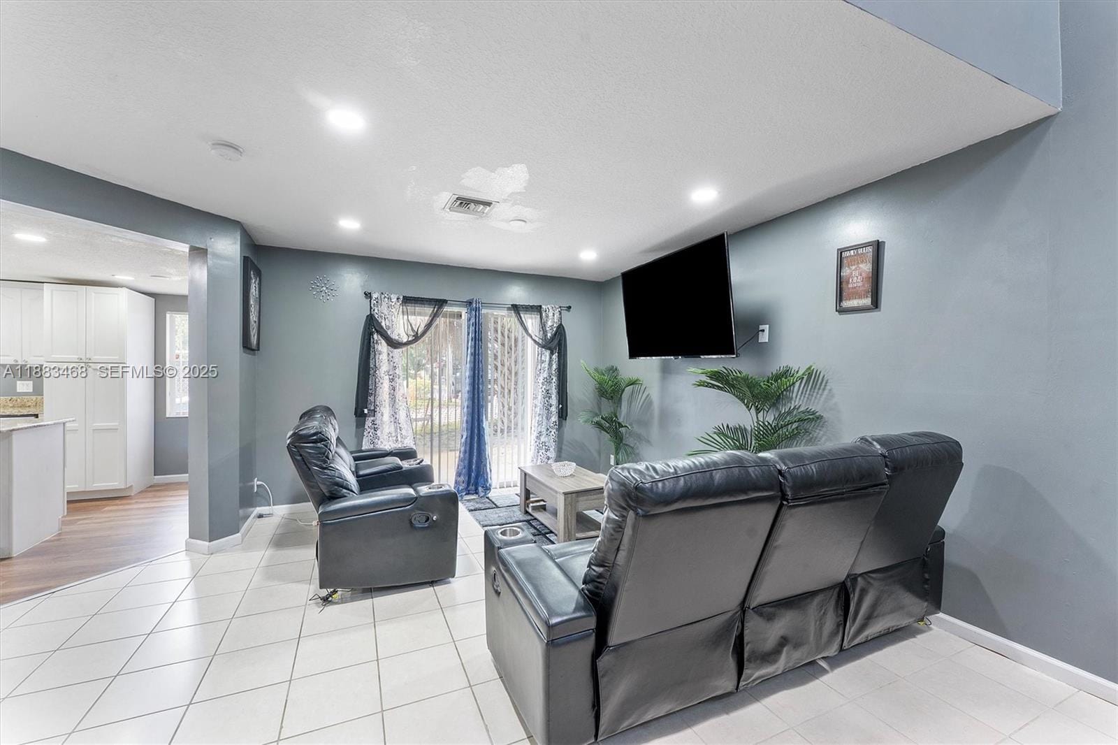 649 Latona Avenue — photo 4
