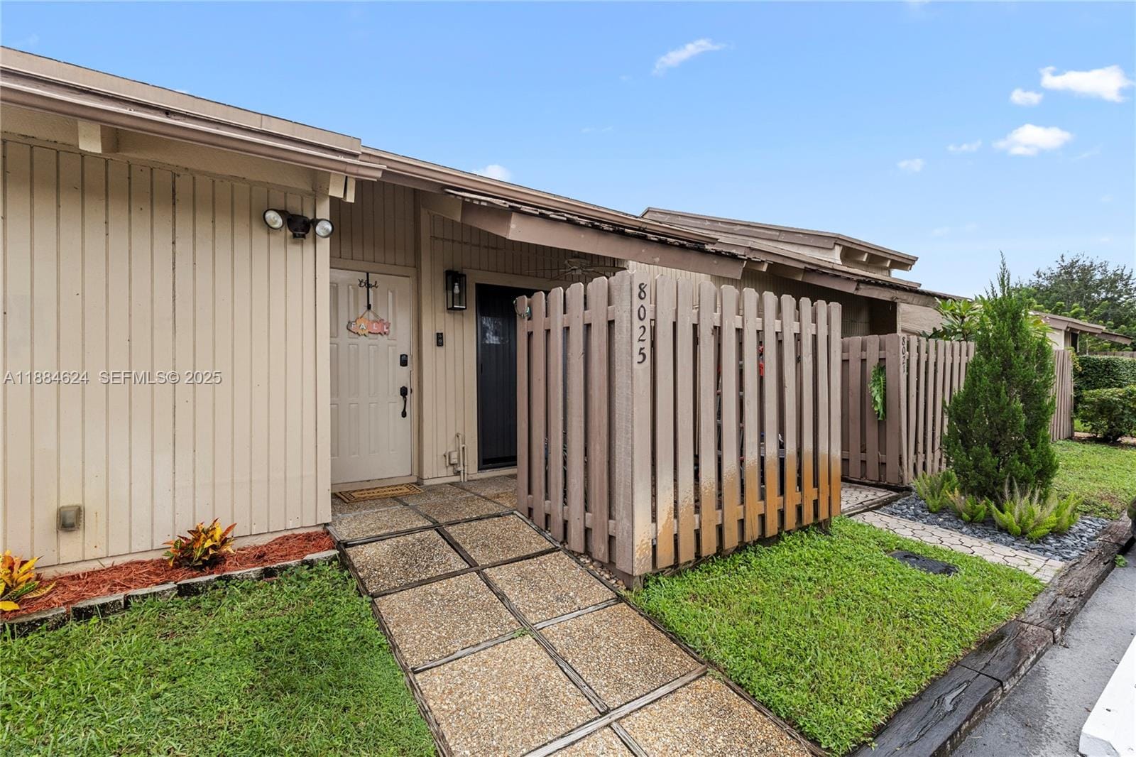 8025 SW 21st Court, Davie, FL 33324 photo 2