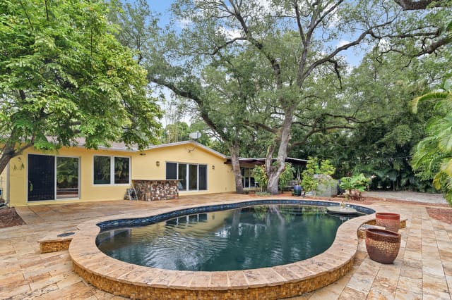 1550 SW 30th Place, sold in F A Barretts Sub Of W1/2, Fort Lauderdale, FL