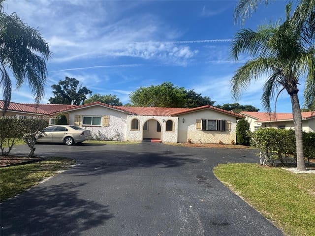 4140 NW 110th Avenue, Coral Springs, FL 33065