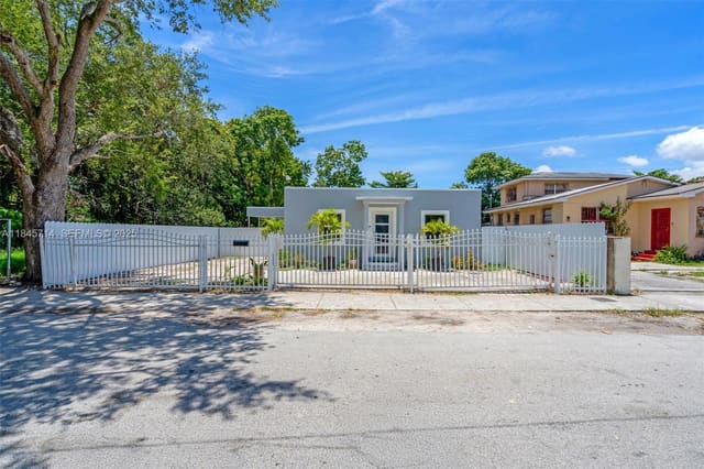 870 NW 100th Street, sold in West Biscayne, Miami, FL