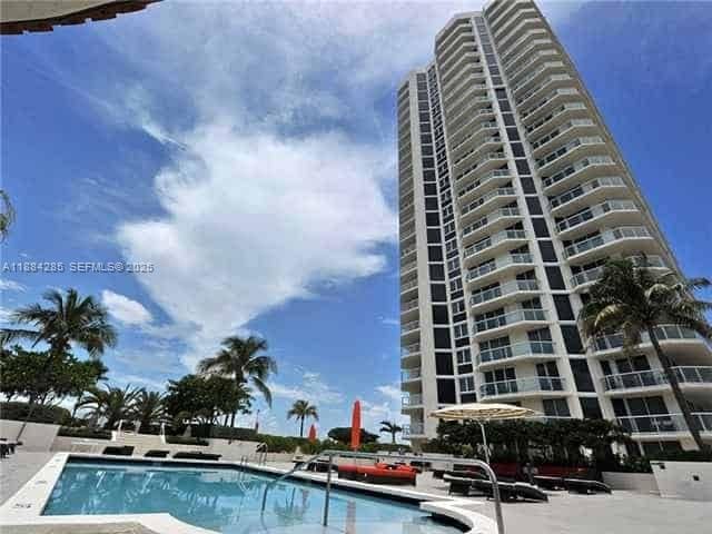 7330 Ocean Terrace 18-C, sold in St Tropez Ocean, Miami Beach, FL