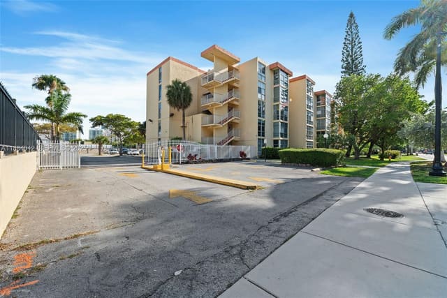 200 172nd Street 108, sold in Avila South Condo, Sunny Isles Beach, FL