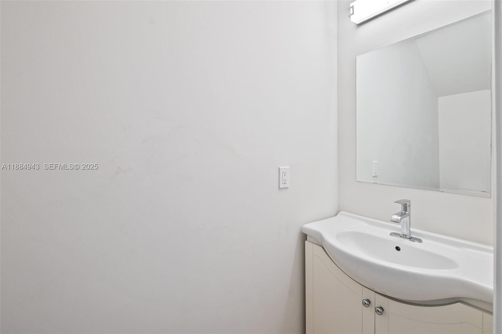 9340 NW 48th Doral Terrace — photo 8