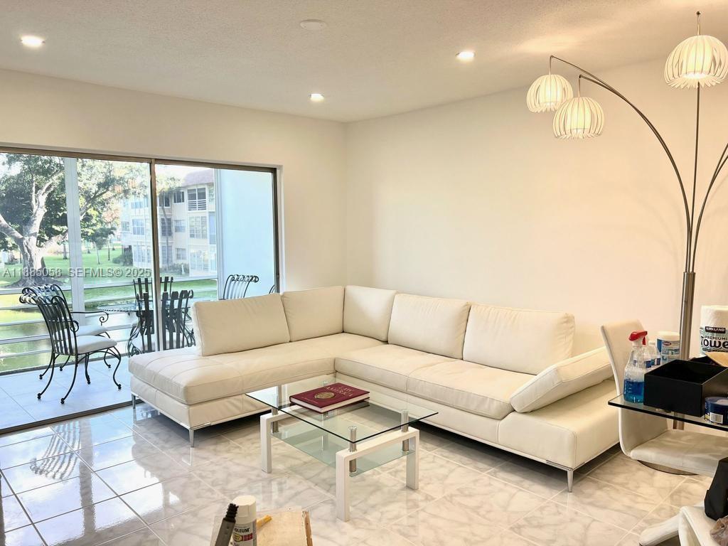 5051 W Oakland Park Boulevard 204, Lauderdale Lakes, FL 33313, Lauderdale Lakes