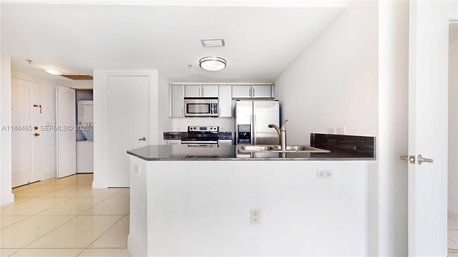 1871 S River Drive 1205 — photo 4