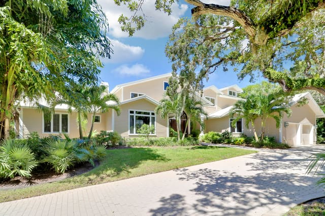 471 N Arrowhead Trail, sold in Indian Trails Sub Unit 3, Indian River Shores, FL