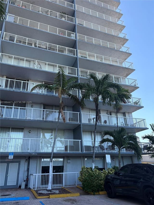 1800 NW 24th Avenue 208, sold in Isla Del Mar, Miami, FL