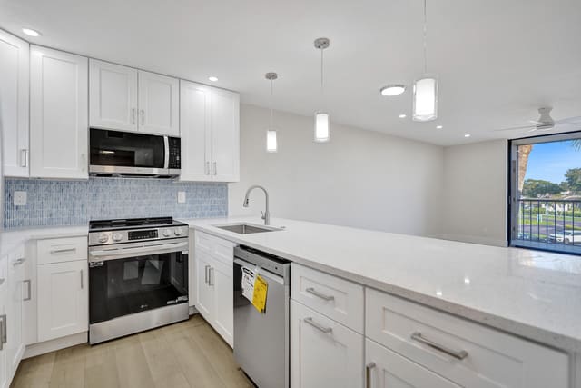 5340 Las Verdes Circle 324, sold in Dogwood Condo, Delray Beach, FL