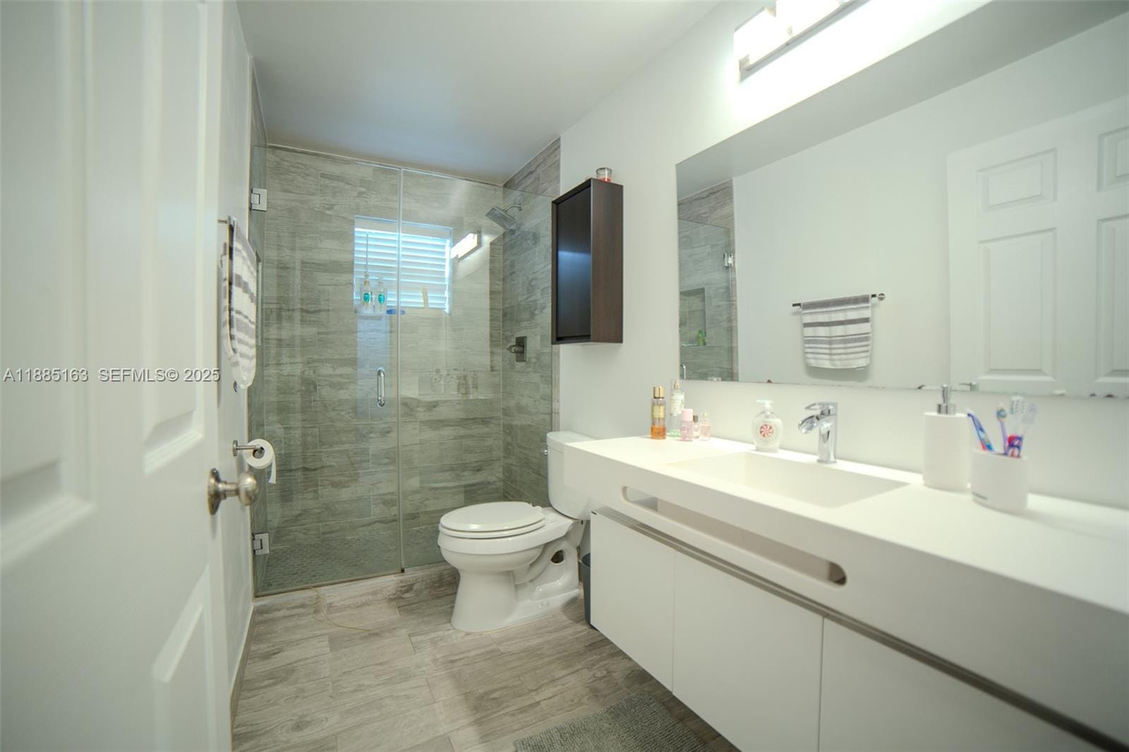 667 Carrington Lane — photo 12