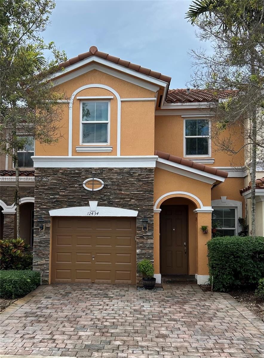 12434 Emerald Creek Manor — photo 3
