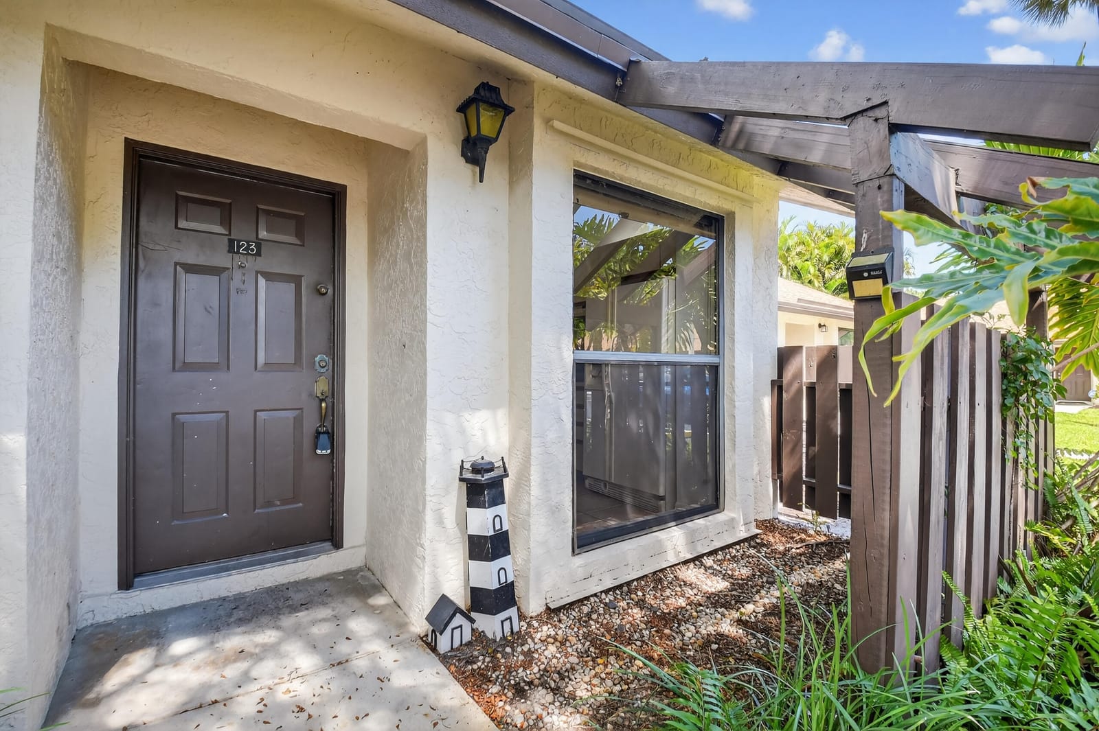 123 Via De Casas Norte, Boynton Beach, FL 33426 photo 2