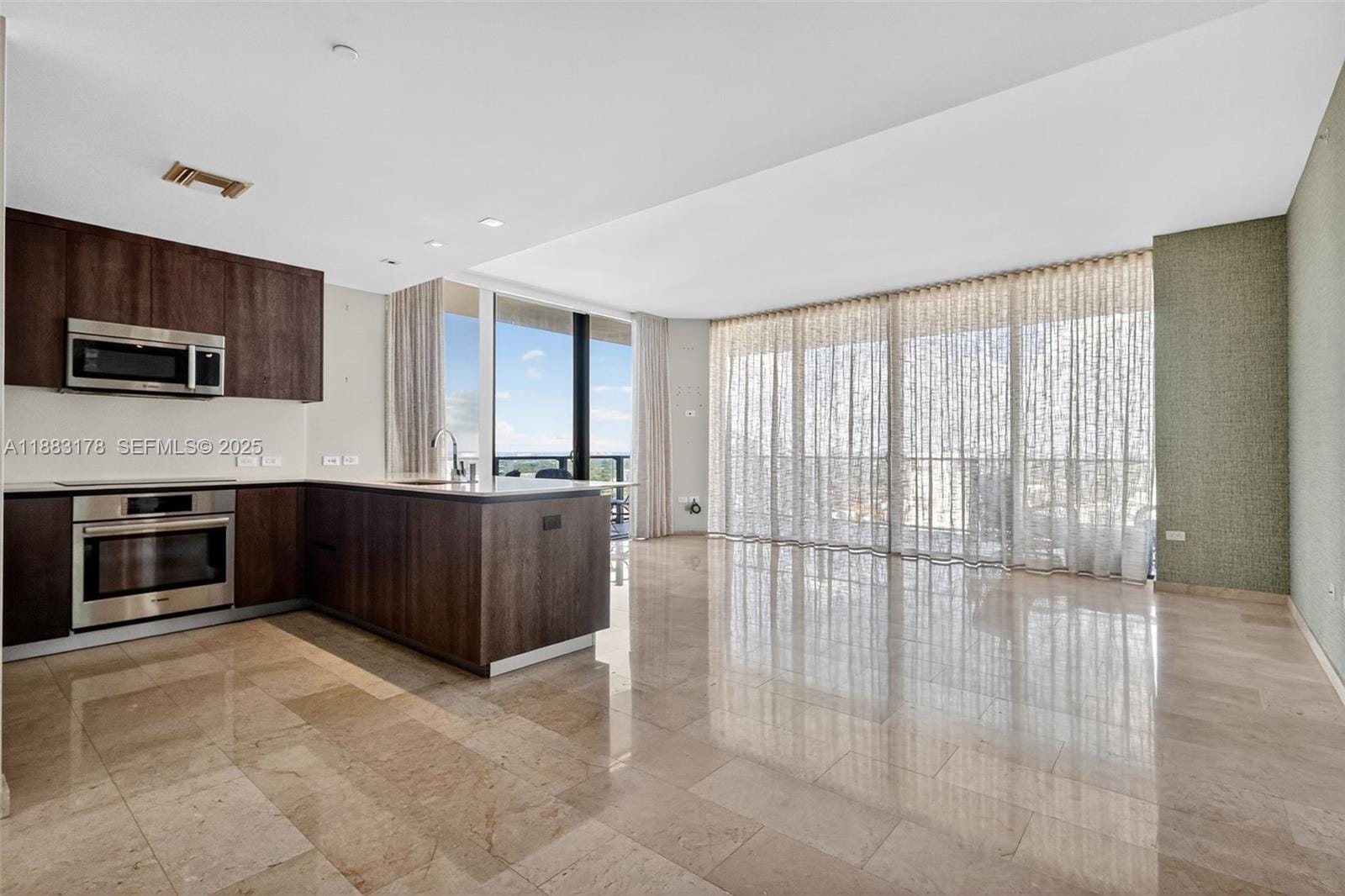 88 SW 7th Street 2402, Miami, FL 33130 photo 6