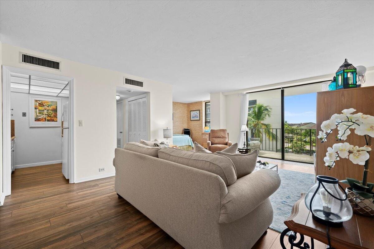 1200 Marine Way 304 — photo 7