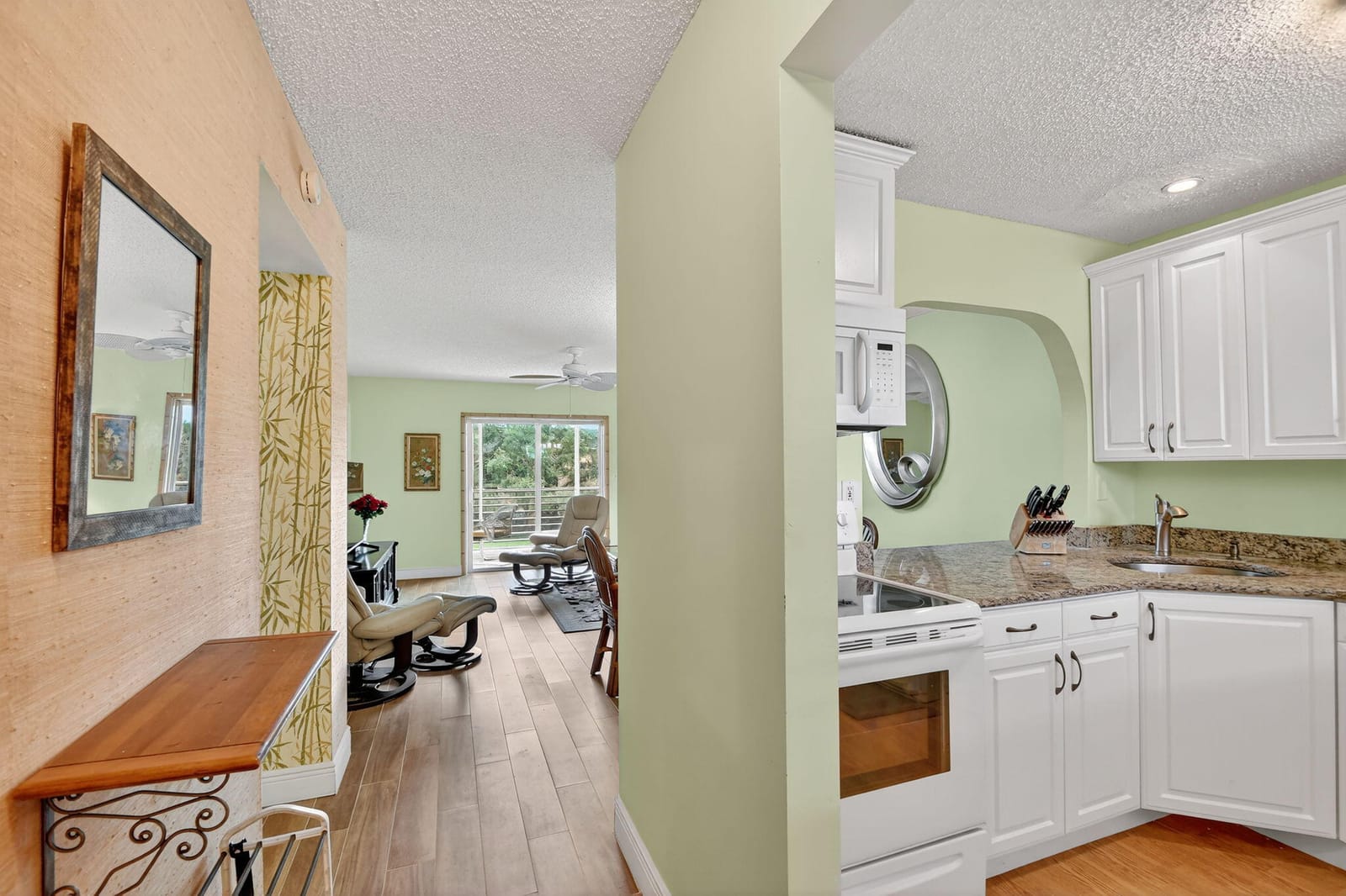 2856 S Garden Drive 310 — photo 3