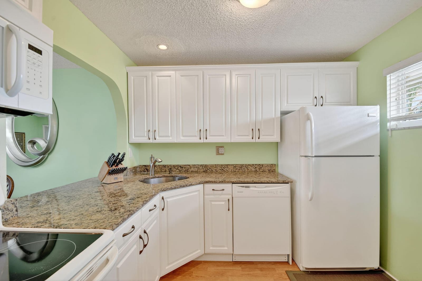 2856 S Garden Drive 310 — photo 4