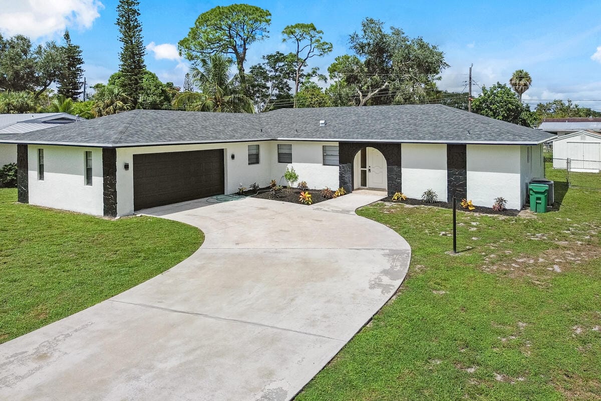 417 SE Tranquilla Avenue, Port St. Lucie, FL 34983