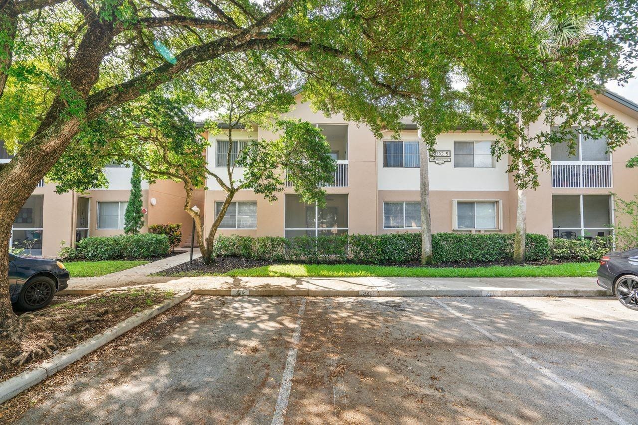 9899 Westview Drive 516, Coral Springs, FL 33076