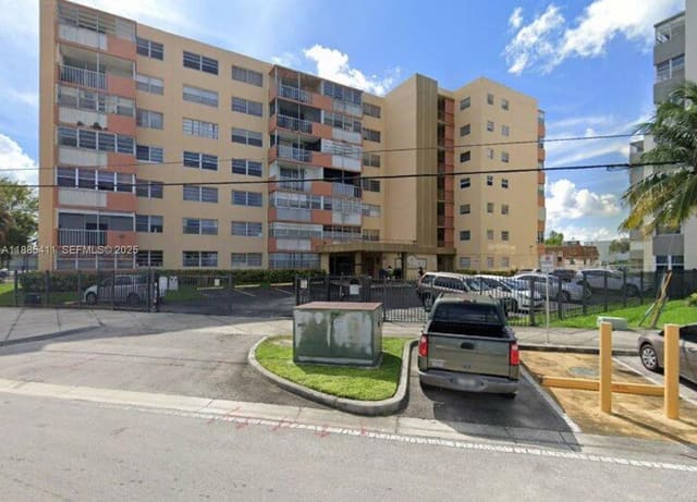 16400 NE 17th Avenue 701, sold in Three Seasons Condo Bldg, North Miami Beach, FL