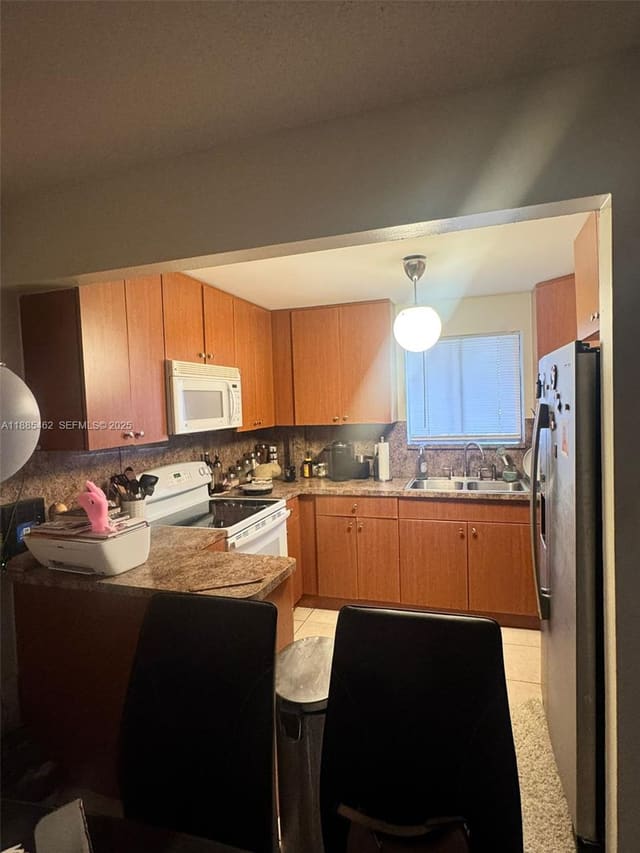 6900 SW 39th Street 106J, Courtyards At Davie, Davie, FL