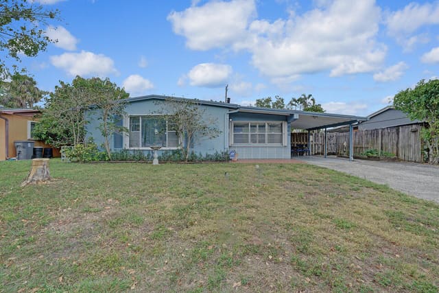 864 Caroline Avenue, sold in Lake Belvedere Estates, West Palm Beach, FL