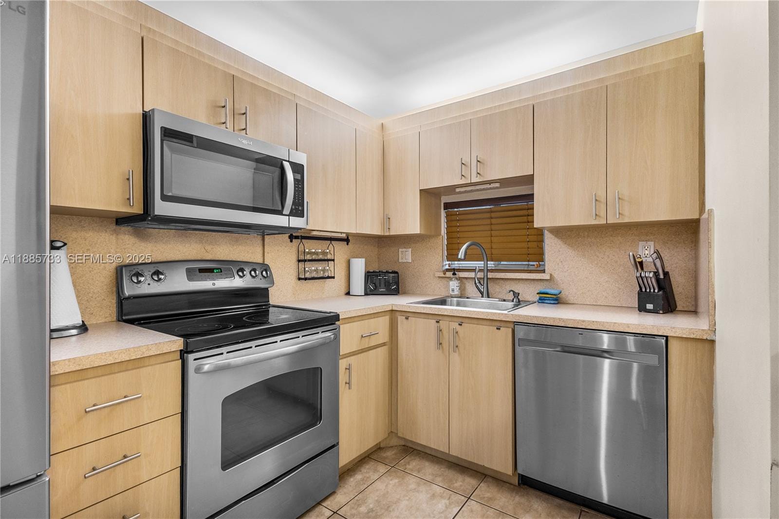 711 S Hollybrook Drive 210, Pembroke Pines, FL 33025 photo 4