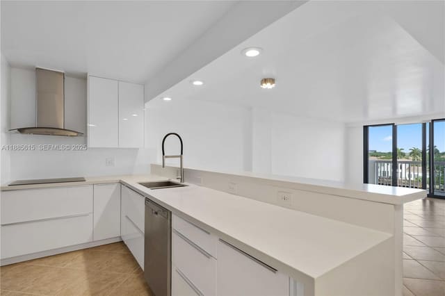 1500 S Ocean Drive 5C, sold in Allington Towers North Co, Hollywood, FL
