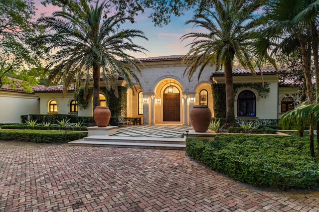 150 Bears Club Drive, sold in Bears Club, Jupiter, FL